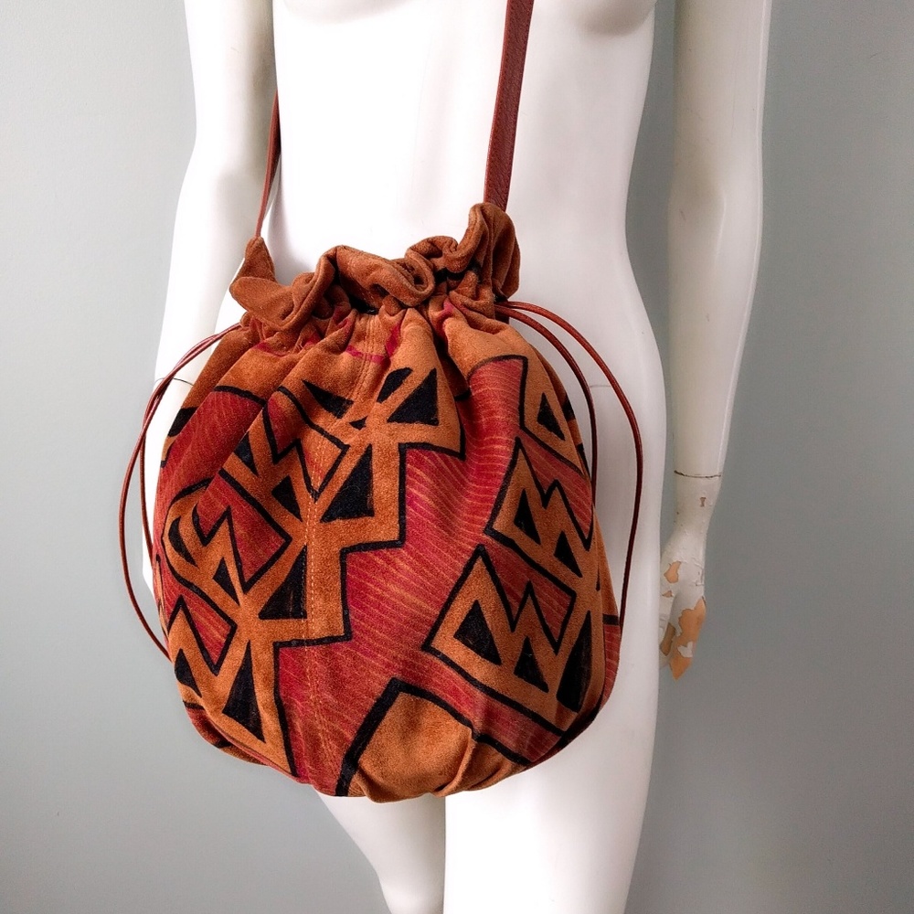 ⛔SOLD⛔ Vintage Carlos Falchi Handpainted Kilim Bucket Bag - Picture 4 of 8